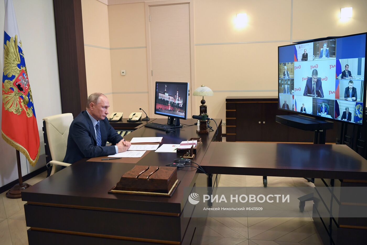 Президент РФ В. Путин провел совещание о параметрах финансового плана и инвестиционной программы ОАО "РЖД"