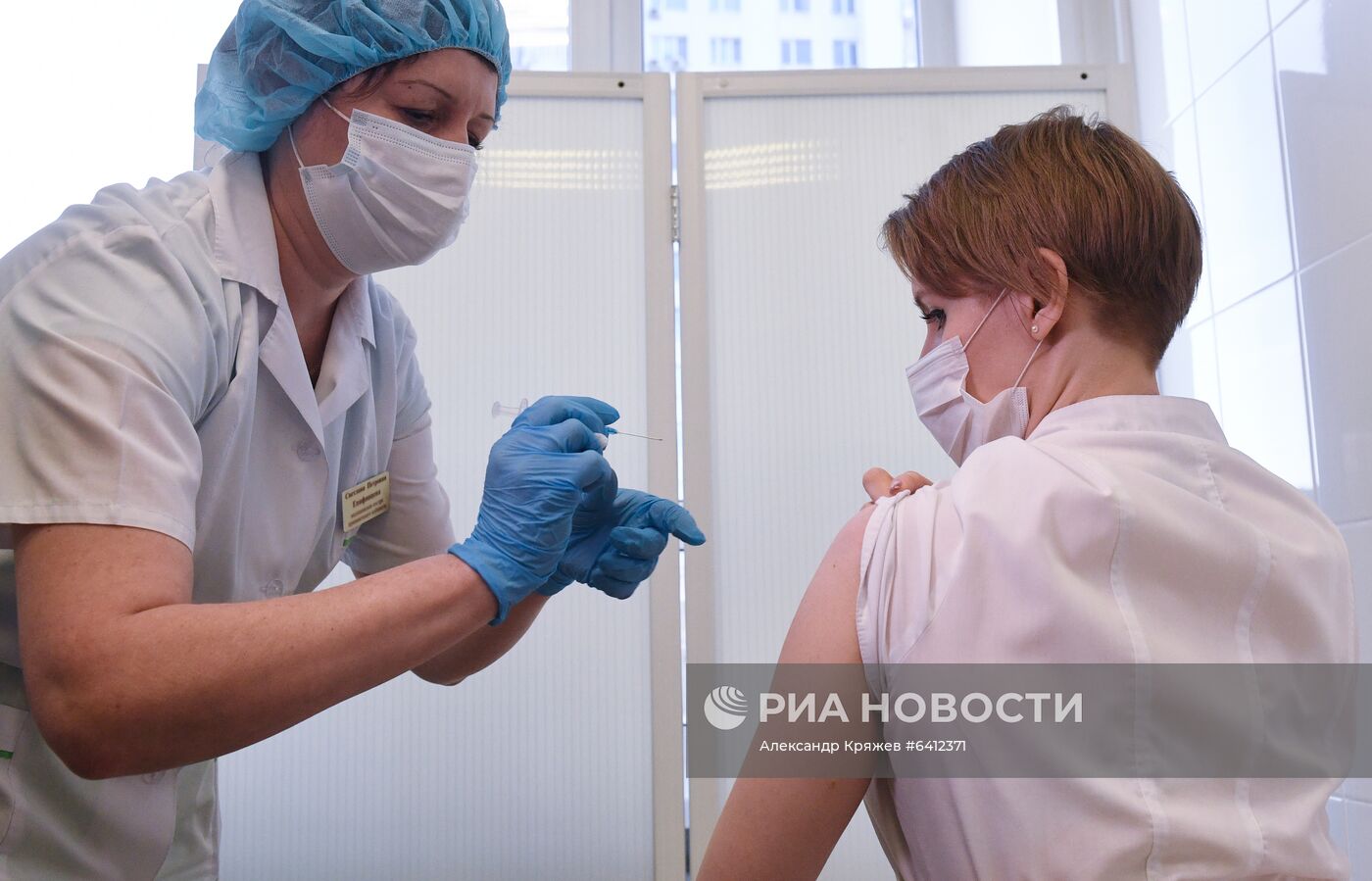 Вакцинация медиков от коронавируса в Новосибирске