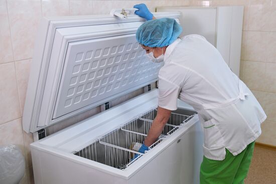 Вакцинация медиков от коронавируса в Новосибирске