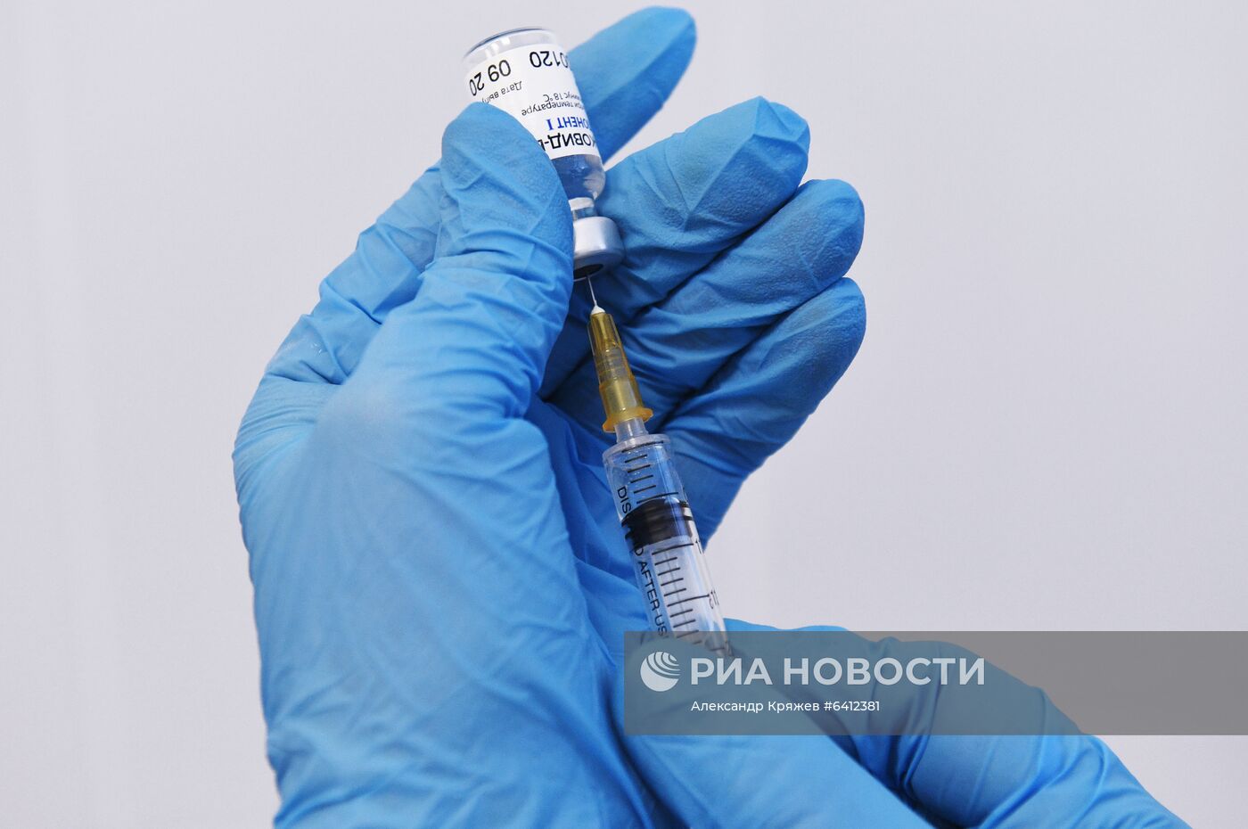 Вакцинация медиков от коронавируса в Новосибирске