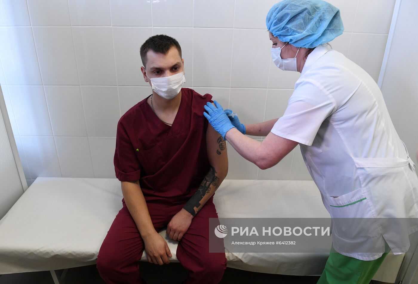 Вакцинация медиков от коронавируса в Новосибирске