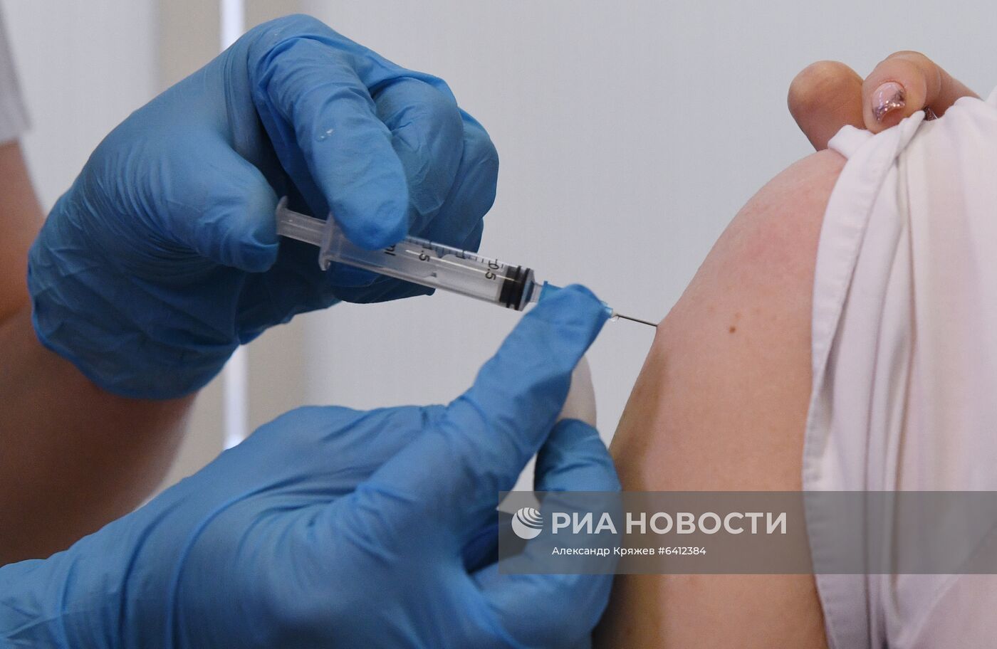 Вакцинация медиков от коронавируса в Новосибирске