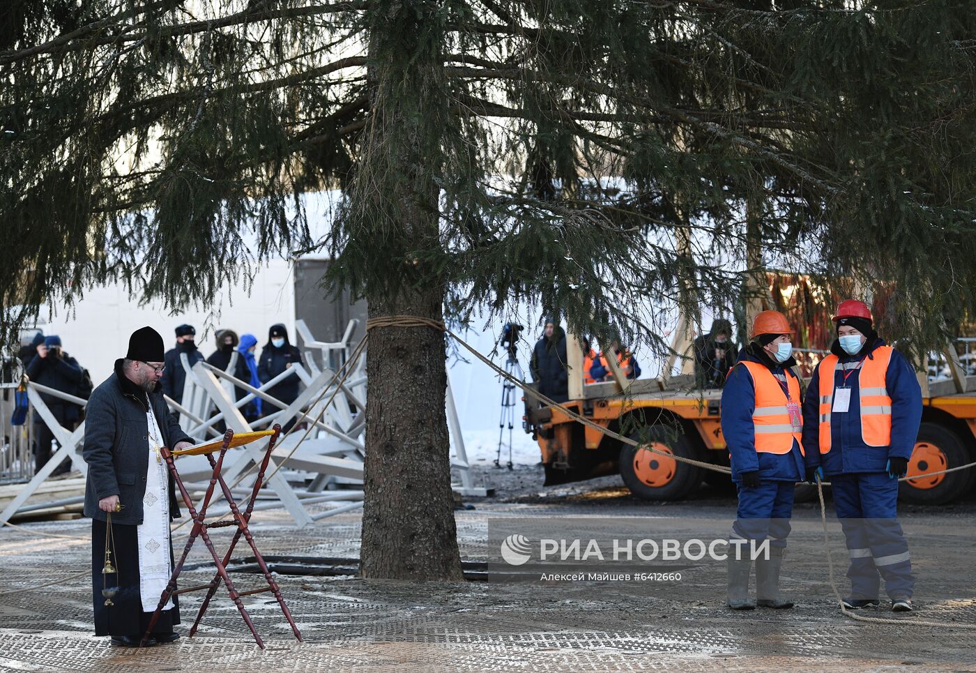 Рубка главной новогодней елки страны в Подмосковье