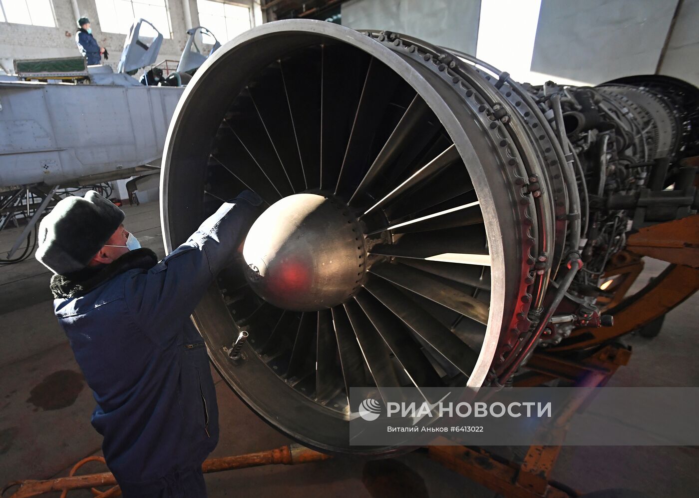 Работа специалистов авиационной инженерной службы в Приморье
