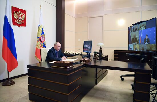 Президент РФ В. Путин провел совещание по экономическим вопросам