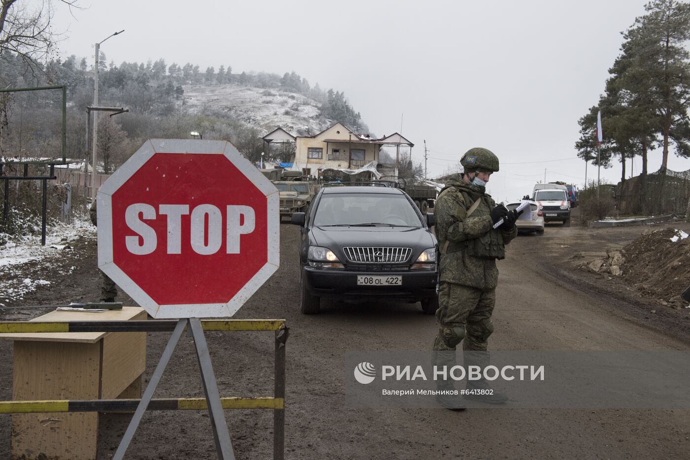 Блокпост российских миротворцев на въезде в город Шуша 