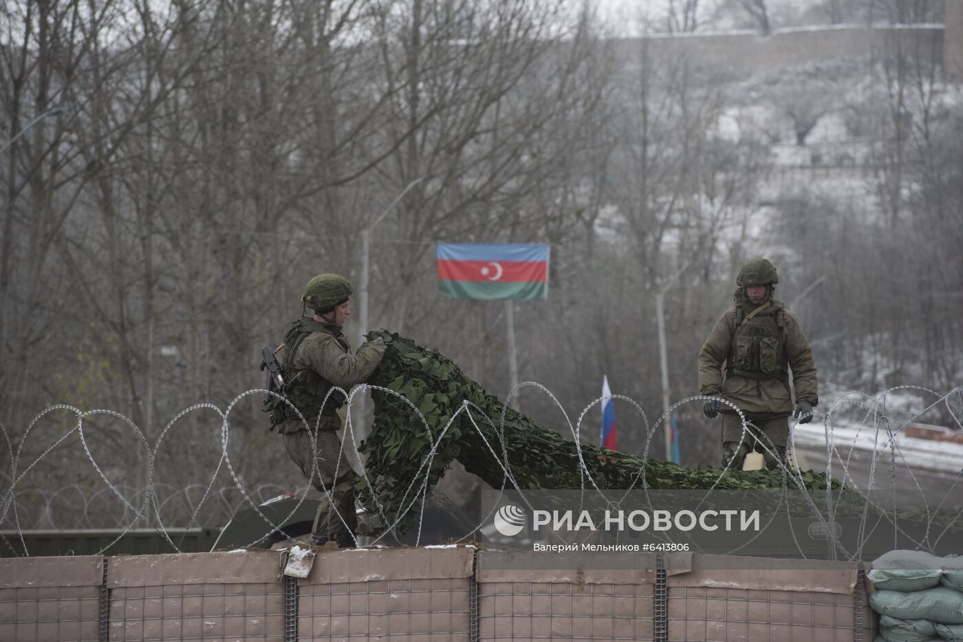 Блокпост российских миротворцев на въезде в город Шуша 