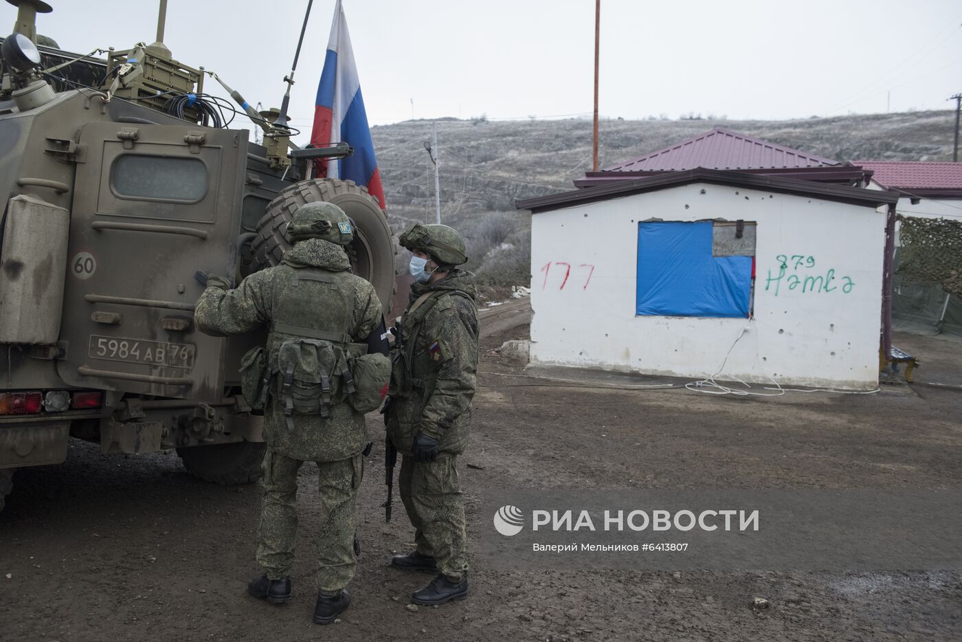 Блокпост российских миротворцев на въезде в город Шуша 