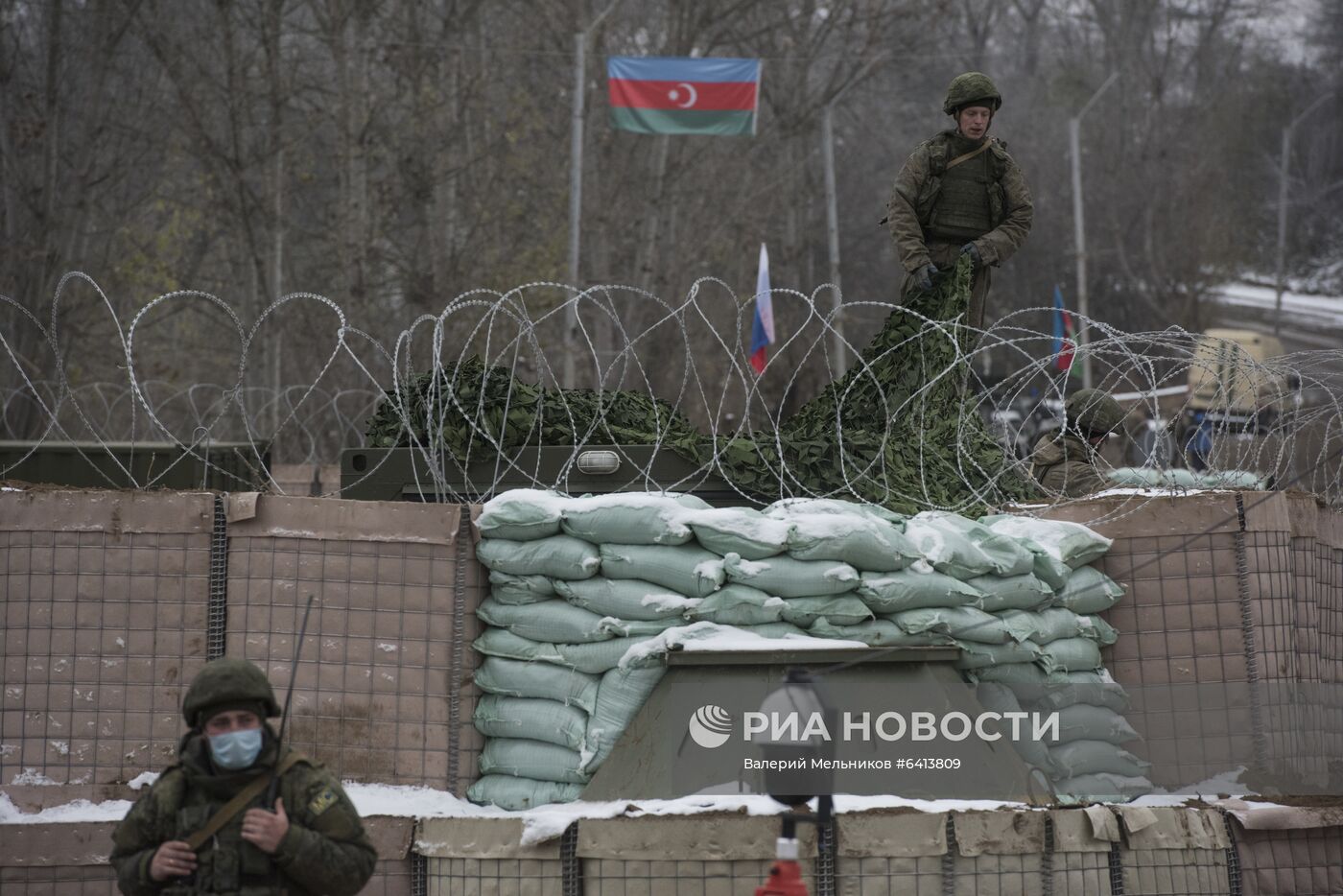 Блокпост российских миротворцев на въезде в город Шуша 