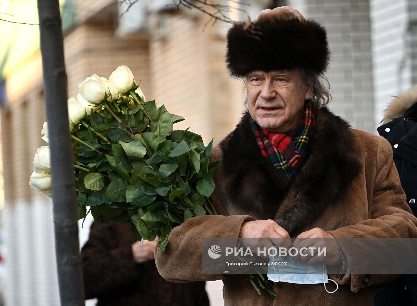 Открытие мемориальной доски бывшему мэру Москвы Ю. Лужкову