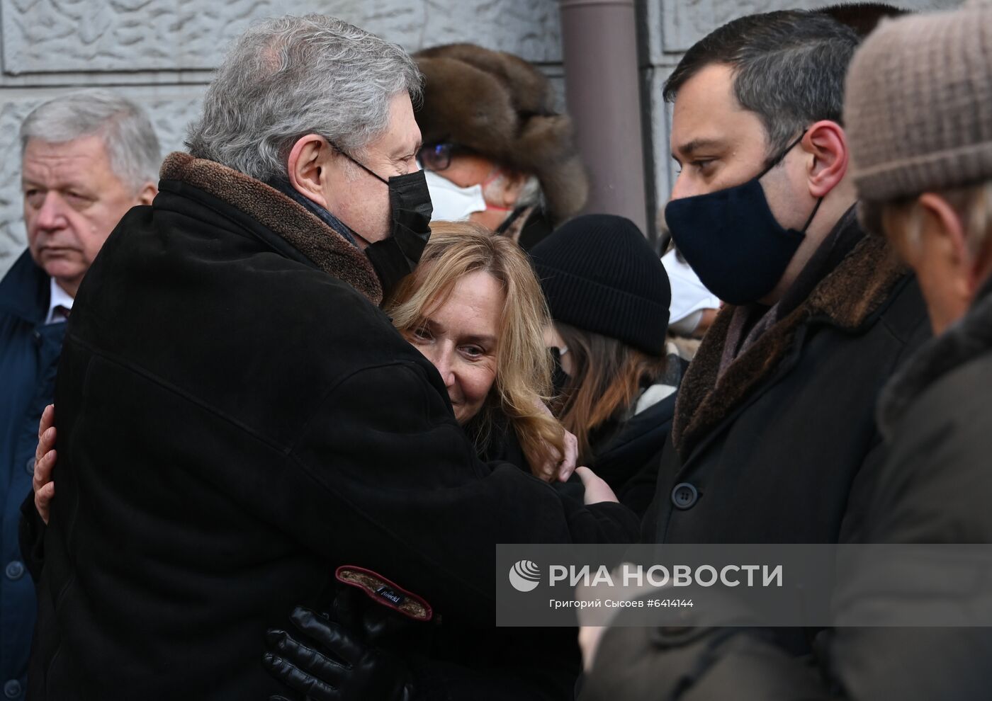 Открытие мемориальной доски бывшему мэру Москвы Ю. Лужкову