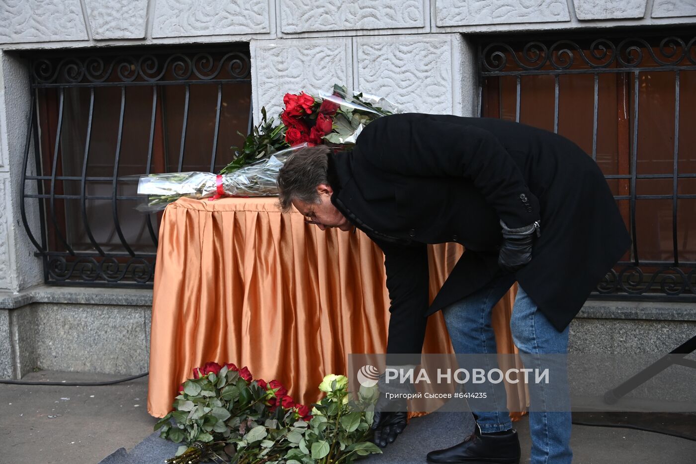 Открытие мемориальной доски бывшему мэру Москвы Ю. Лужкову