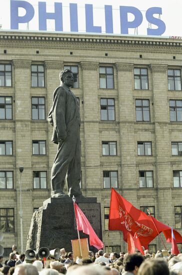 Митинг, посвященный 100-летию со дня рождения поэта Владимира Маяковского
