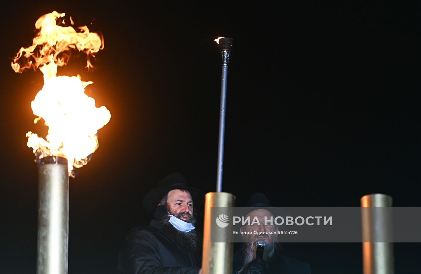Зажжение ханукальной меноры на Театральной площади