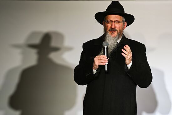 Зажжение ханукальной меноры на Театральной площади  