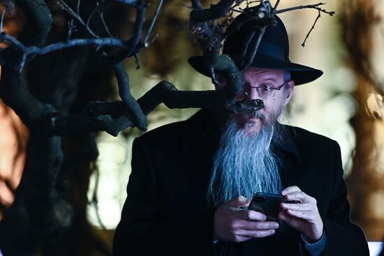 Зажжение ханукальной меноры на Театральной площади  