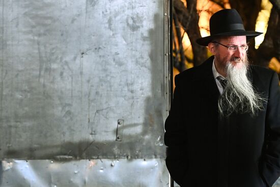 Зажжение ханукальной меноры на Театральной площади  