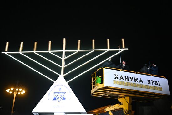 Зажжение ханукальной меноры на Театральной площади  