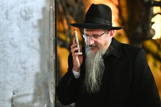 Зажжение ханукальной меноры на Театральной площади  