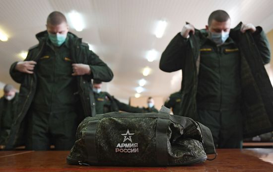Отправка призывников в научные роты Вооруженных сил 