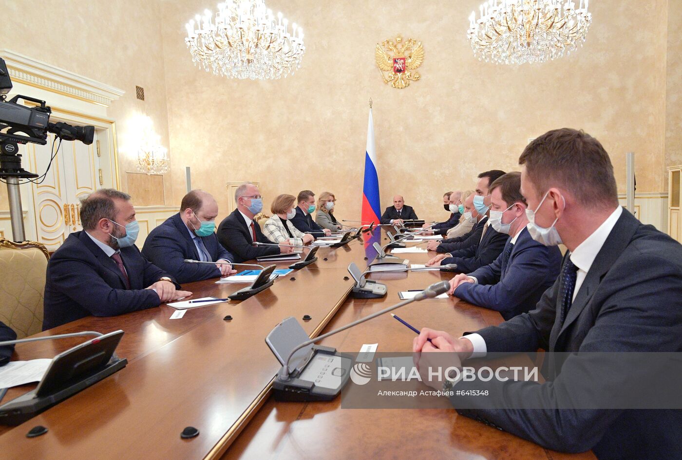 Премьер-министр РФ М. Мишустин провел встречу с производителями вакцин от коронавирусной инфекции