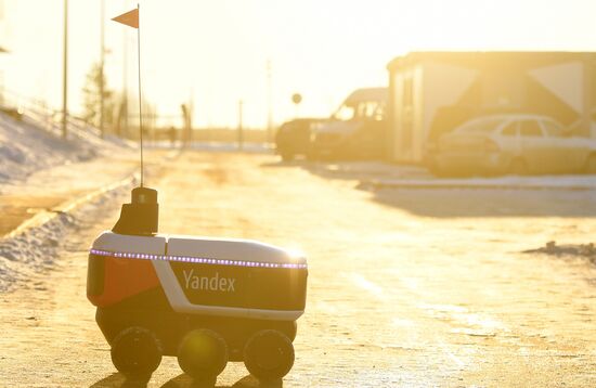 Робот-курьер "Яндекс.Ровер" в Иннополисе