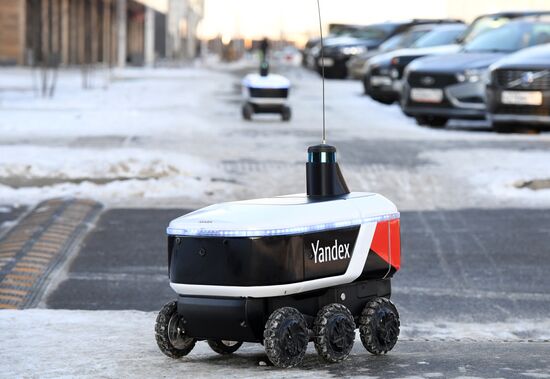Робот-курьер "Яндекс.Ровер" в Иннополисе