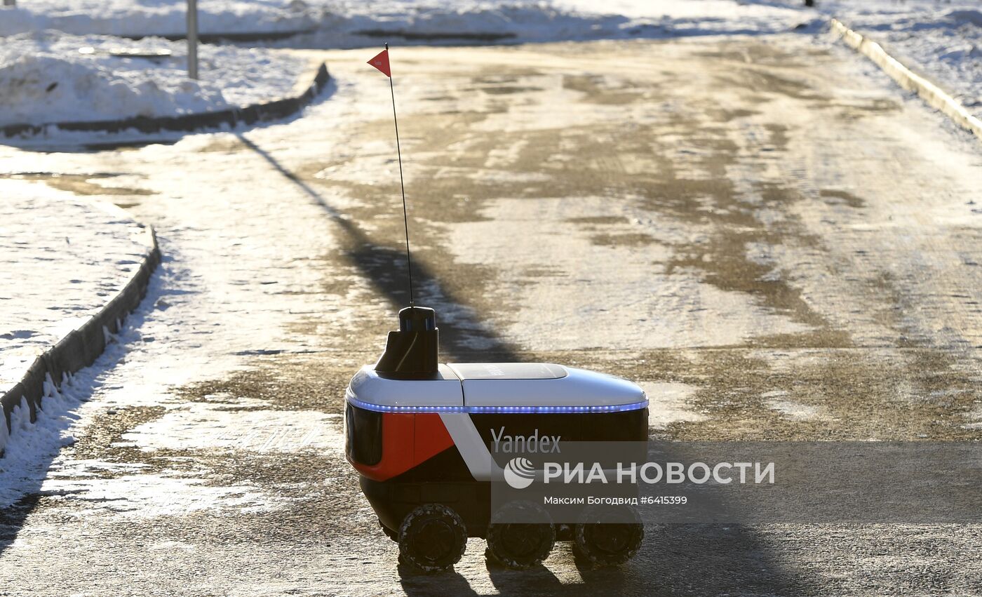 Робот-курьер "Яндекс.Ровер" в Иннополисе