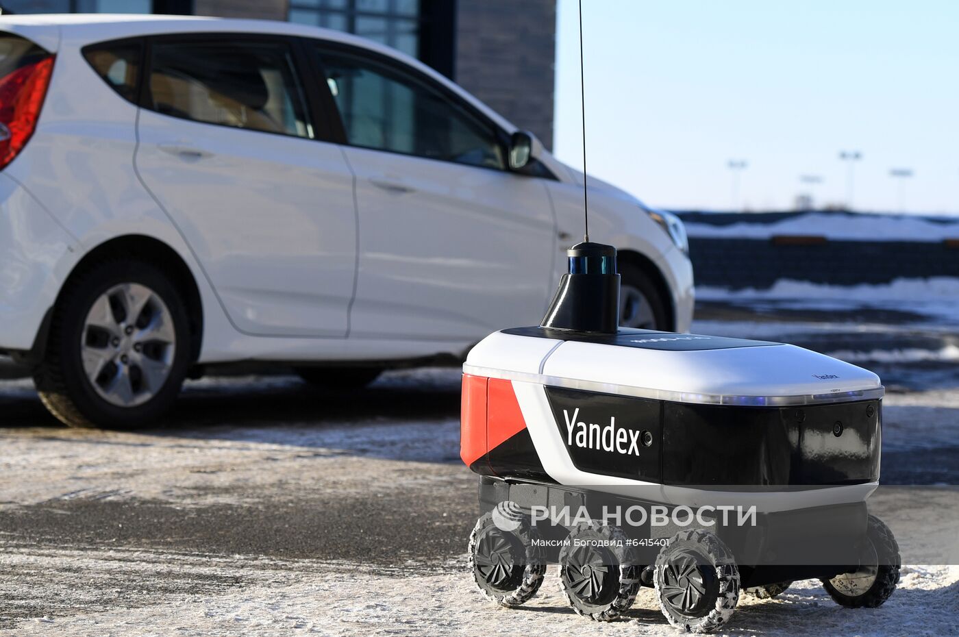 Робот-курьер "Яндекс.Ровер" в Иннополисе
