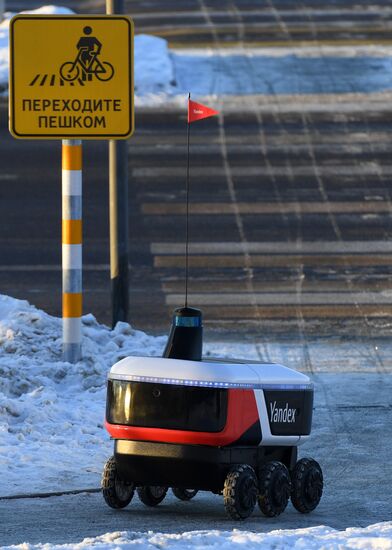 Робот-курьер "Яндекс.Ровер" в Иннополисе