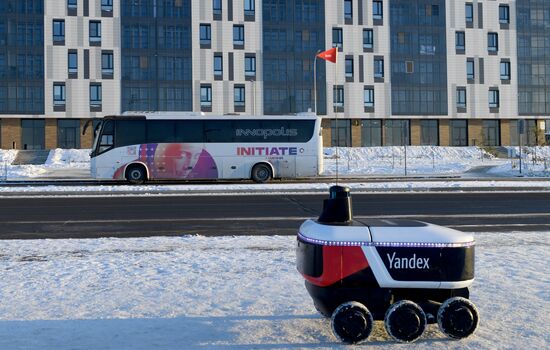 Робот-курьер "Яндекс.Ровер" в Иннополисе