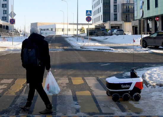 Робот-курьер "Яндекс.Ровер" в Иннополисе