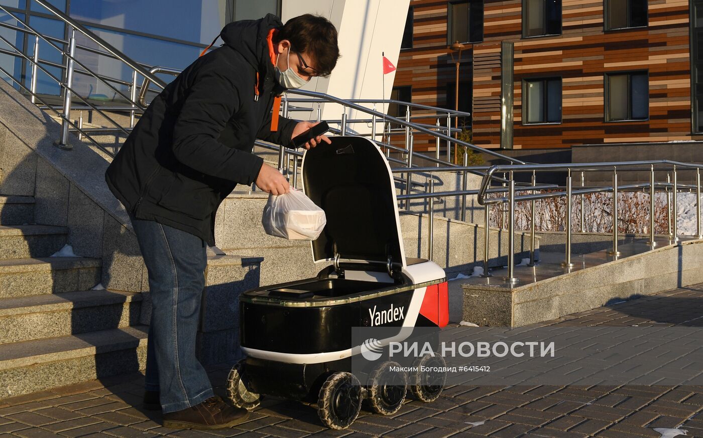 Робот-курьер "Яндекс.Ровер" в Иннополисе