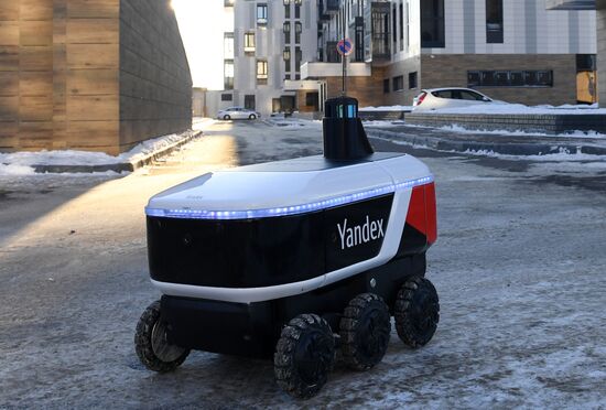 Робот-курьер "Яндекс.Ровер" в Иннополисе