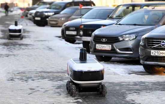 Робот-курьер "Яндекс.Ровер" в Иннополисе
