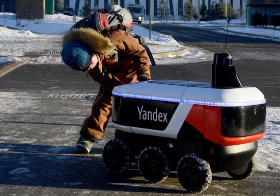 Робот-курьер "Яндекс.Ровер" в Иннополисе