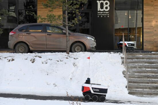 Робот-курьер "Яндекс.Ровер" в Иннополисе