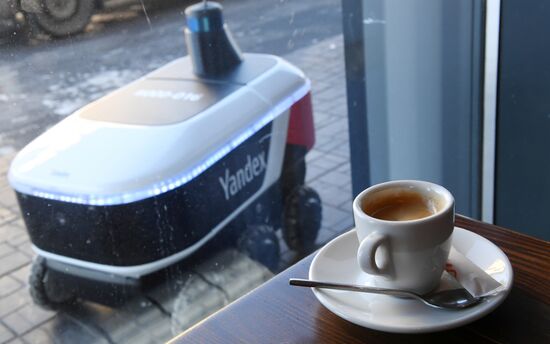 Робот-курьер "Яндекс.Ровер" в Иннополисе