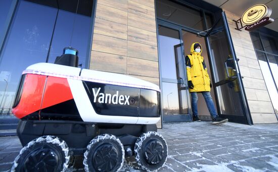 Робот-курьер "Яндекс.Ровер" в Иннополисе