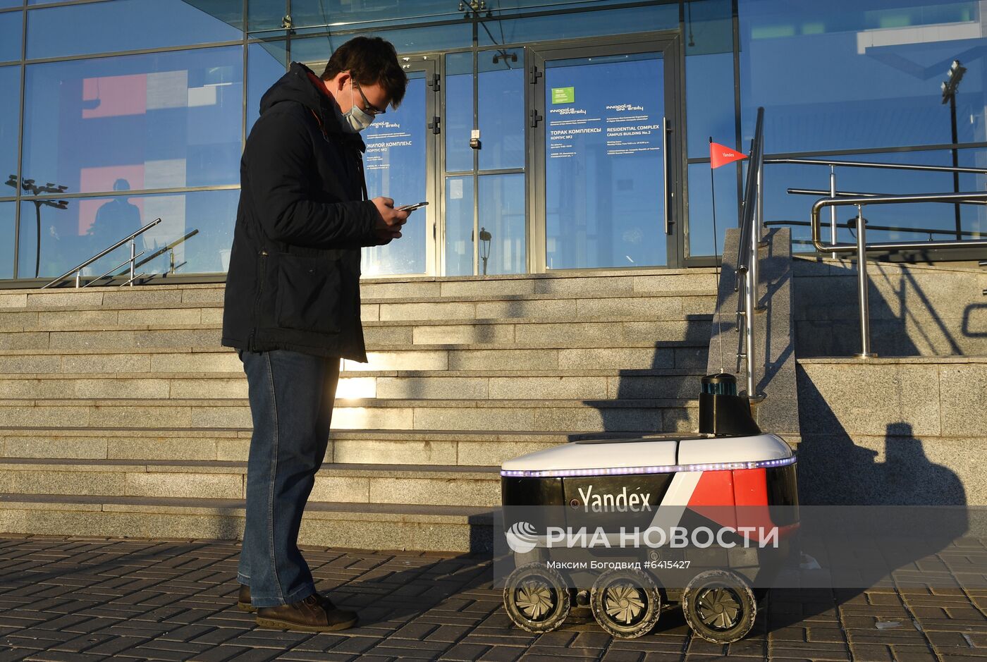 Робот-курьер "Яндекс.Ровер" в Иннополисе