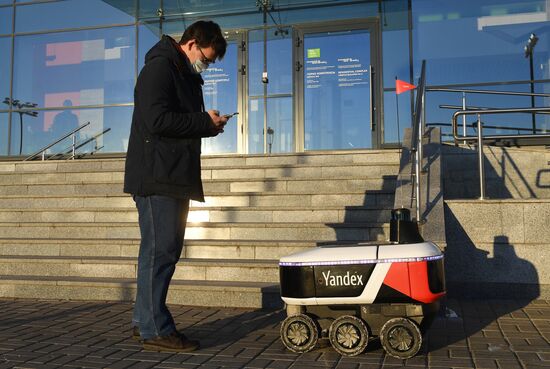Робот-курьер "Яндекс.Ровер" в Иннополисе