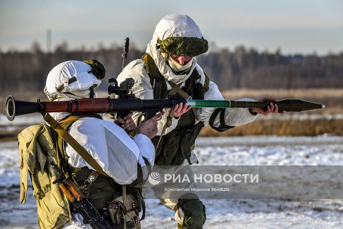 Тренировка гранатометчиков на полигоне "Алабино"