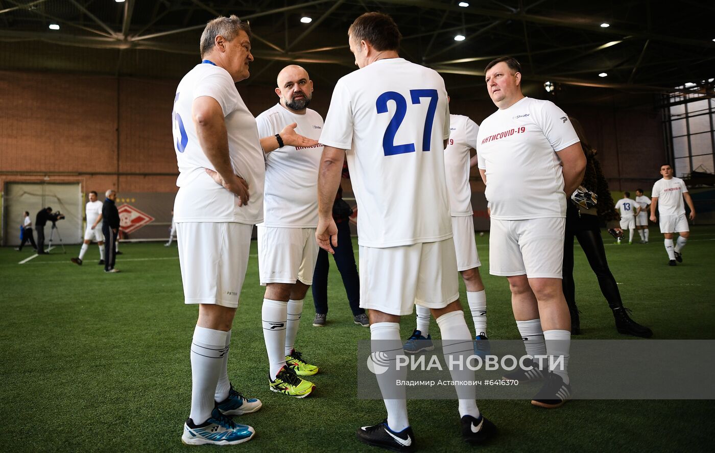 Футбольный матч между врачами столичных больниц и звездами