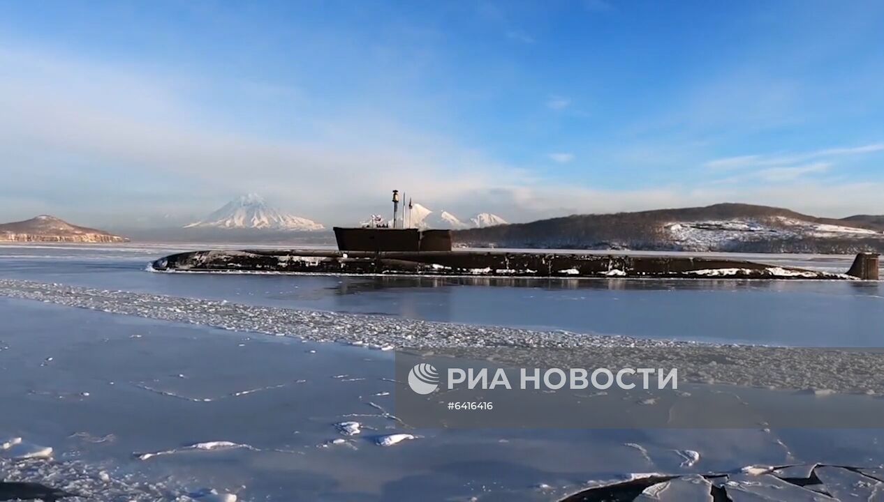Залповый пуск ракет "Булава" с атомной подлодки "Владимир Мономах"