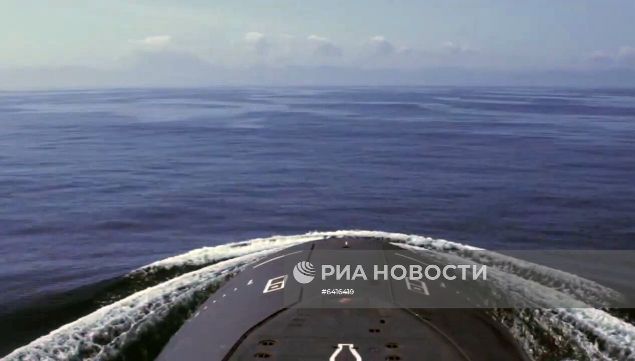 Залповый пуск ракет "Булава" с атомной подлодки "Владимир Мономах"
