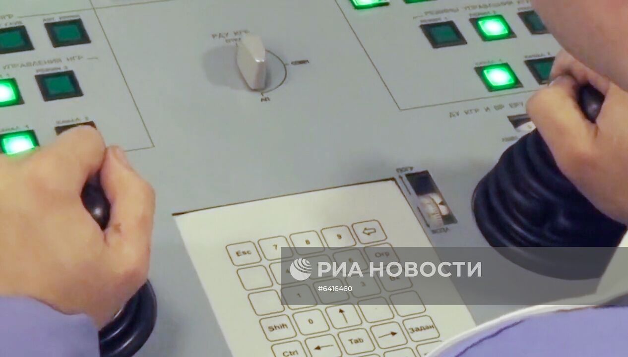 Залповый пуск ракет "Булава" с атомной подлодки "Владимир Мономах"