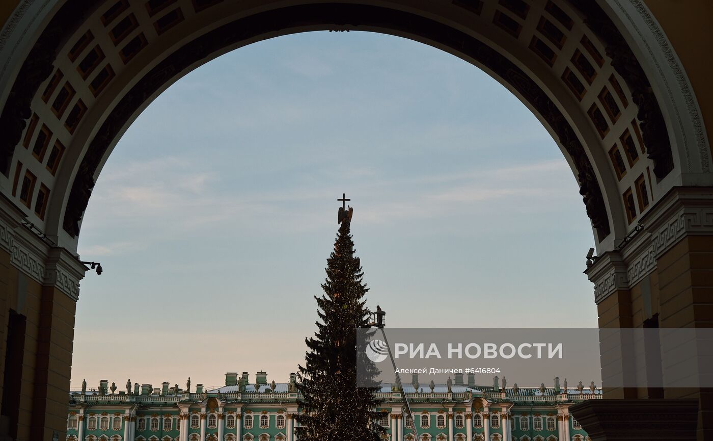 Подготовка к Новому году в Санкт-Петербурге