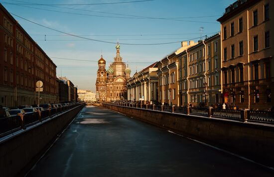 Солнечный день в Санкт-Петербурге