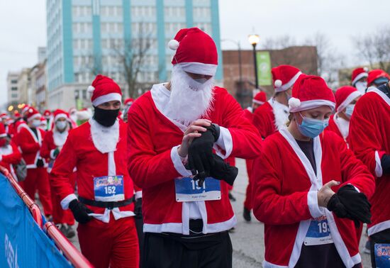 Забег Санта-Клаусов в США