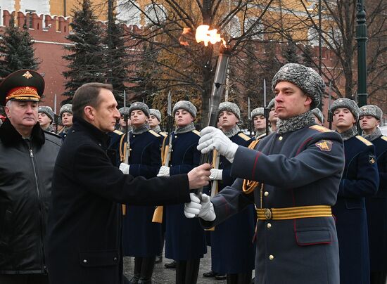 Церемония переноса Вечного огня от Могилы Неизвестного Солдата в Белград